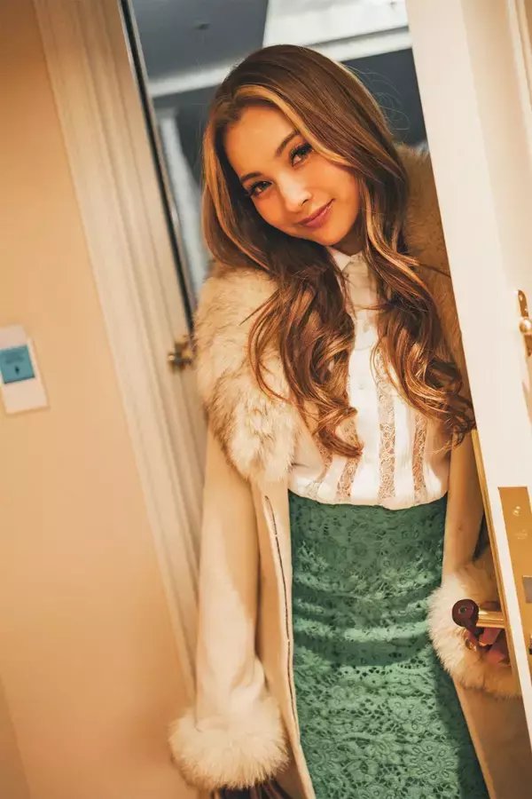 「ゆきぽよが経営者懇親会で見定めた“プレイボーイとの一夜”｜写真集シナリオは石田純一」の画像