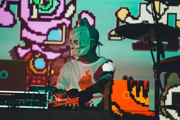 「オレンジに塗れた一夜──カメレオン・ライム・ウーピーパイ＜1ST ONE-MAN LIVE “Orange”＞東京公演をフォトレポート」の画像