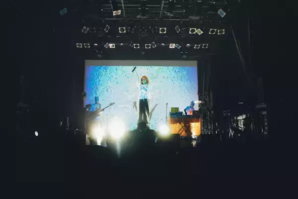 「オレンジに塗れた一夜──カメレオン・ライム・ウーピーパイ＜1ST ONE-MAN LIVE “Orange”＞東京公演をフォトレポート」の画像