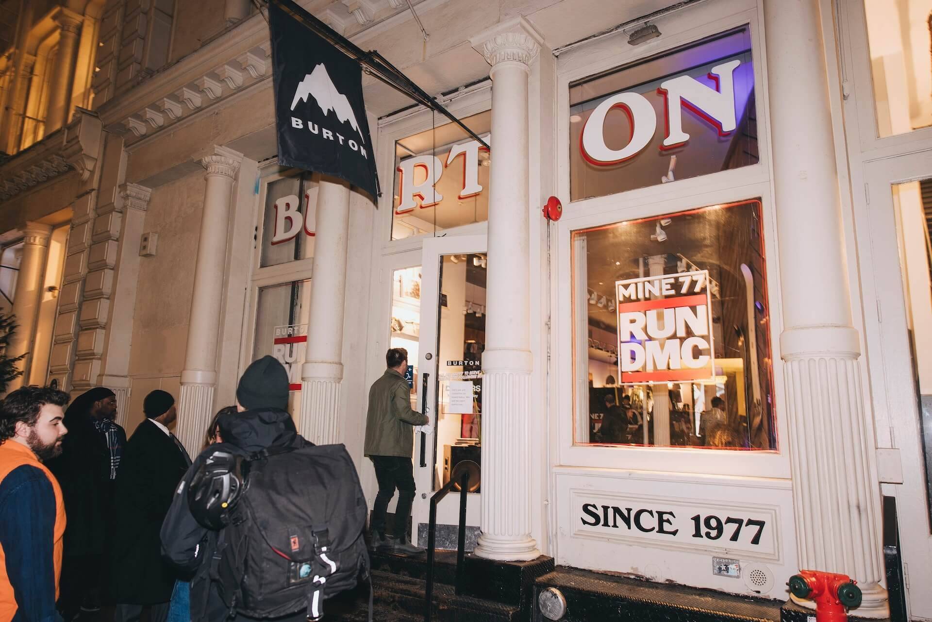 BurtonがRun DMCとの限定コラボレーションを発表｜スノーボードとヒップホップのクロスオーバーによる新たなカルチャーの創造