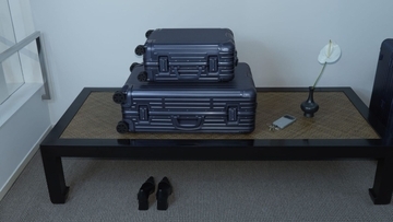「RIMOWA」のアイコンコレクション “Original”から新定番カラー “インクブルー”が登場