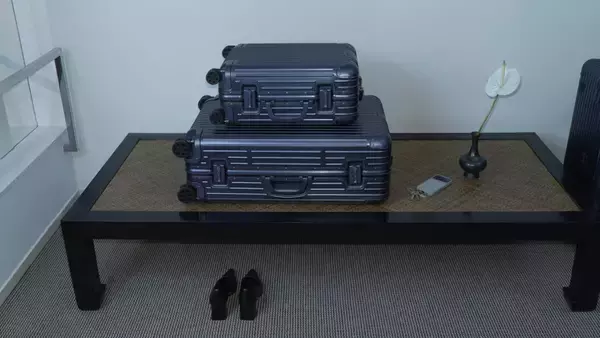 「RIMOWA」のアイコンコレクション “Original”から新定番カラー “インクブルー”が登場