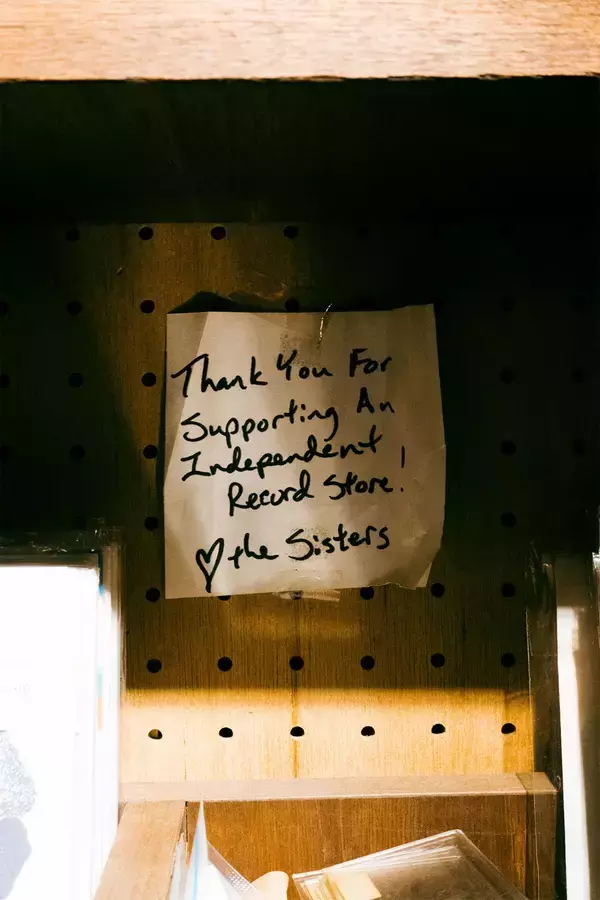 「小さくユニークなヴェニューから広がるコミュニティ──〈SUB store〉について」の画像