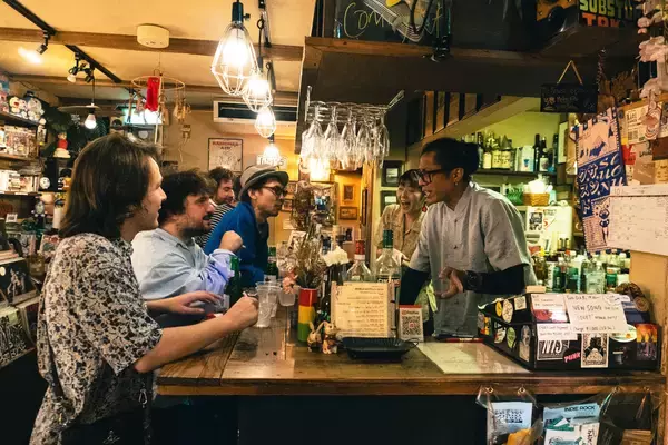 「小さくユニークなヴェニューから広がるコミュニティ──〈SUB store〉について」の画像