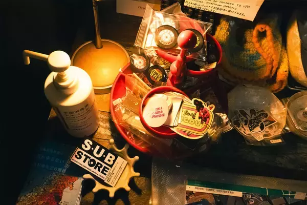 「小さくユニークなヴェニューから広がるコミュニティ──〈SUB store〉について」の画像