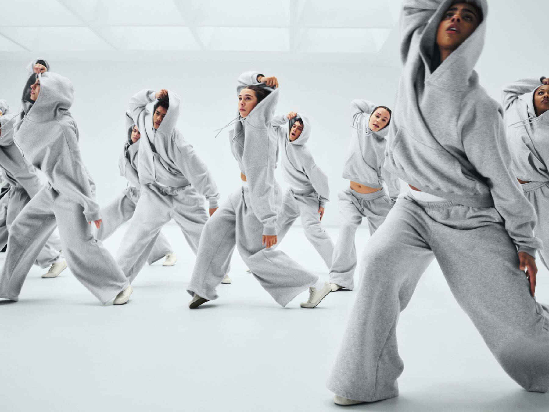 〈GAP〉がグローバルアーティスト Young Mikoを起用したグローバルキャンペーン “Sweats like this”をローンチ