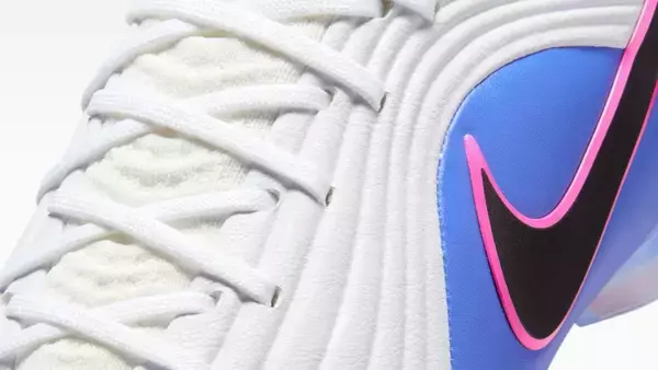 NIKEの新スパイク『ティエンポマエストロ』、早くもNEWカラーが登場！しかも「ブラック」と「ホワイト」の2種類