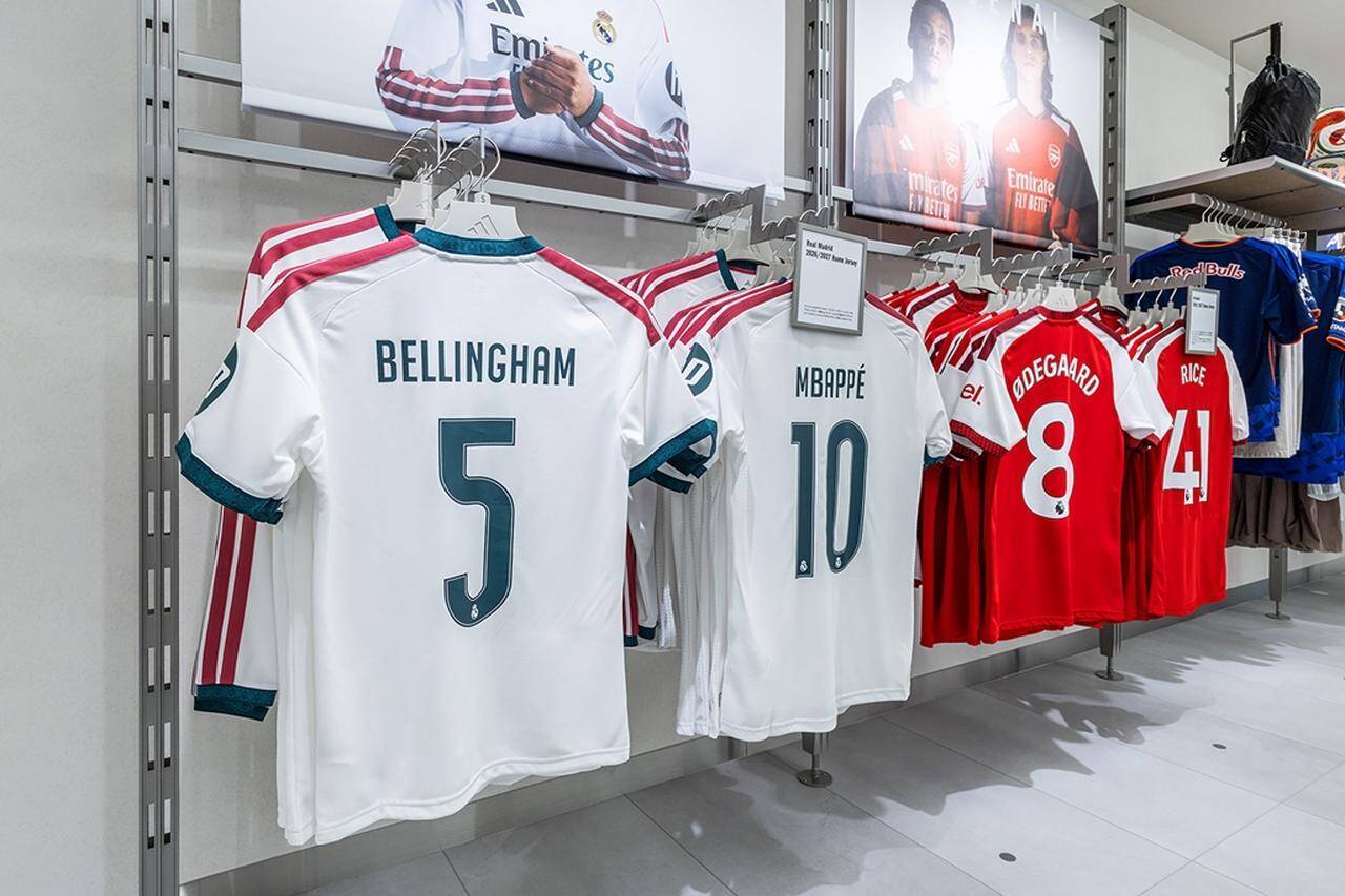 「コモの新ユニ」も新宿で買える！adidas、日本初の“フットボール×ライフスタイル”コンセプトストアが7月31日オープン