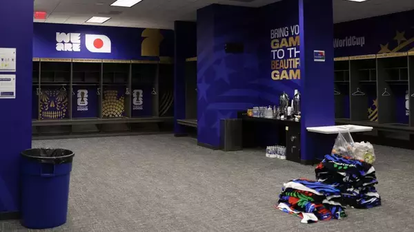 W杯日本代表、またも試合後にロッカーを超綺麗にして帰る！「試合前か」「ピッカピカ」と話題