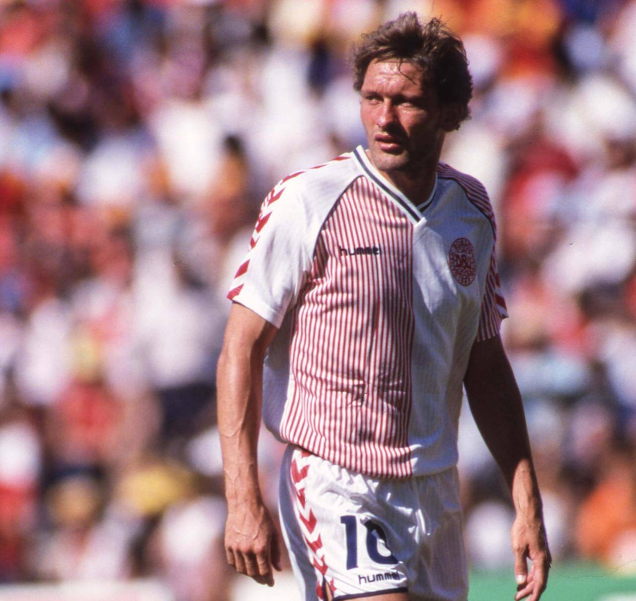 デンマーク代表が2026新アウェイユニフォームを発表！伝説「1986W杯ユニ」へのオマージュ