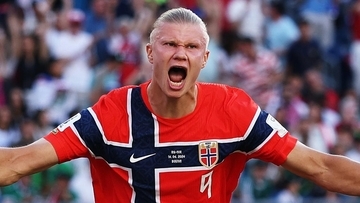 怪物ハーランド、W杯デビュー戦2ゴールでいきなりノルウェー記録に並ぶ！超警戒していた元Jリーガー監督も消沈