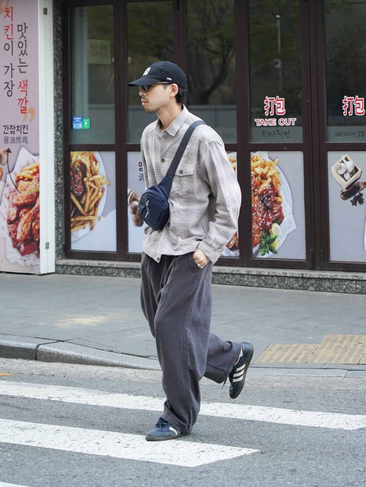 フットボール由来の名作。大人のスタイルを格上げする【adidas・SAMBA】の着こなし