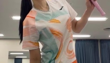 抜群のプロポーションで話題の元日本代表の美女バド選手、配信で月収1600万円もセクハラ被害を告白