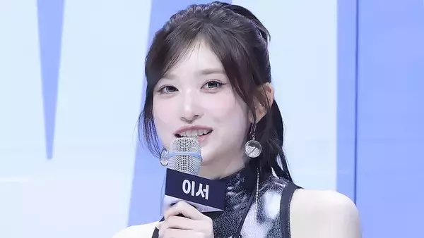 “ウエストライン”が際立つファッション…IVEの19歳イソ、始球式でデッドボールも「逆にイソらしくて最高」とファン歓喜