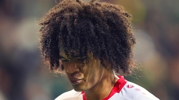 21歳チェイス・アンリ、無断でピッチに戻ってまさかの退場に…「素晴らしいプレーだったのに信じられないほど愚かな」と現地