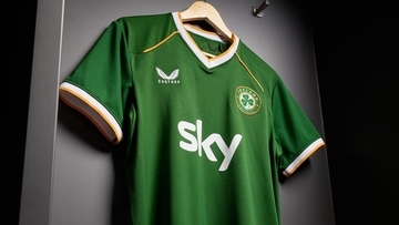 W杯プレーオフを戦うアイルランド代表、2026新ユニフォームを発表！白のアウェイは“砂柄”に