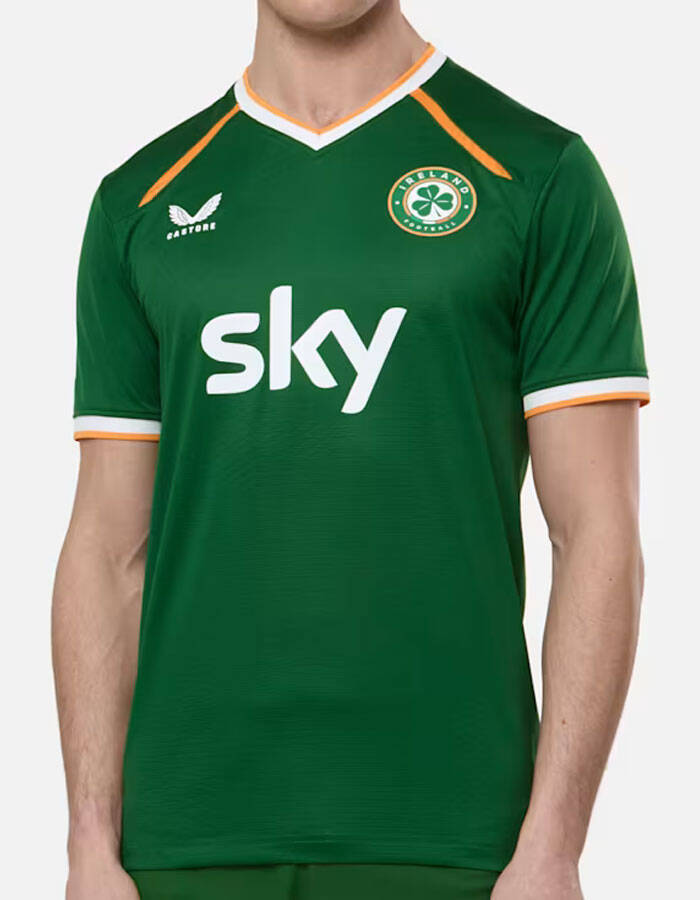 W杯プレーオフを戦うアイルランド代表、2026新ユニフォームを発表！白のアウェイは“砂柄”に