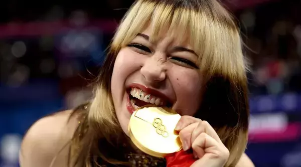 日本好きの五輪金メダリストのアリサ・リウ、来日中！大阪でも愛する古着屋巡りをしていた