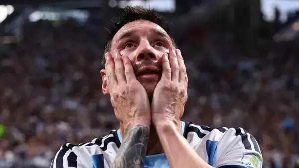 39歳メッシ、涙！またPK失敗も…帳消しゴールで劇的大逆転のW杯ベスト8進出「PK失敗は本当に腹が立った」