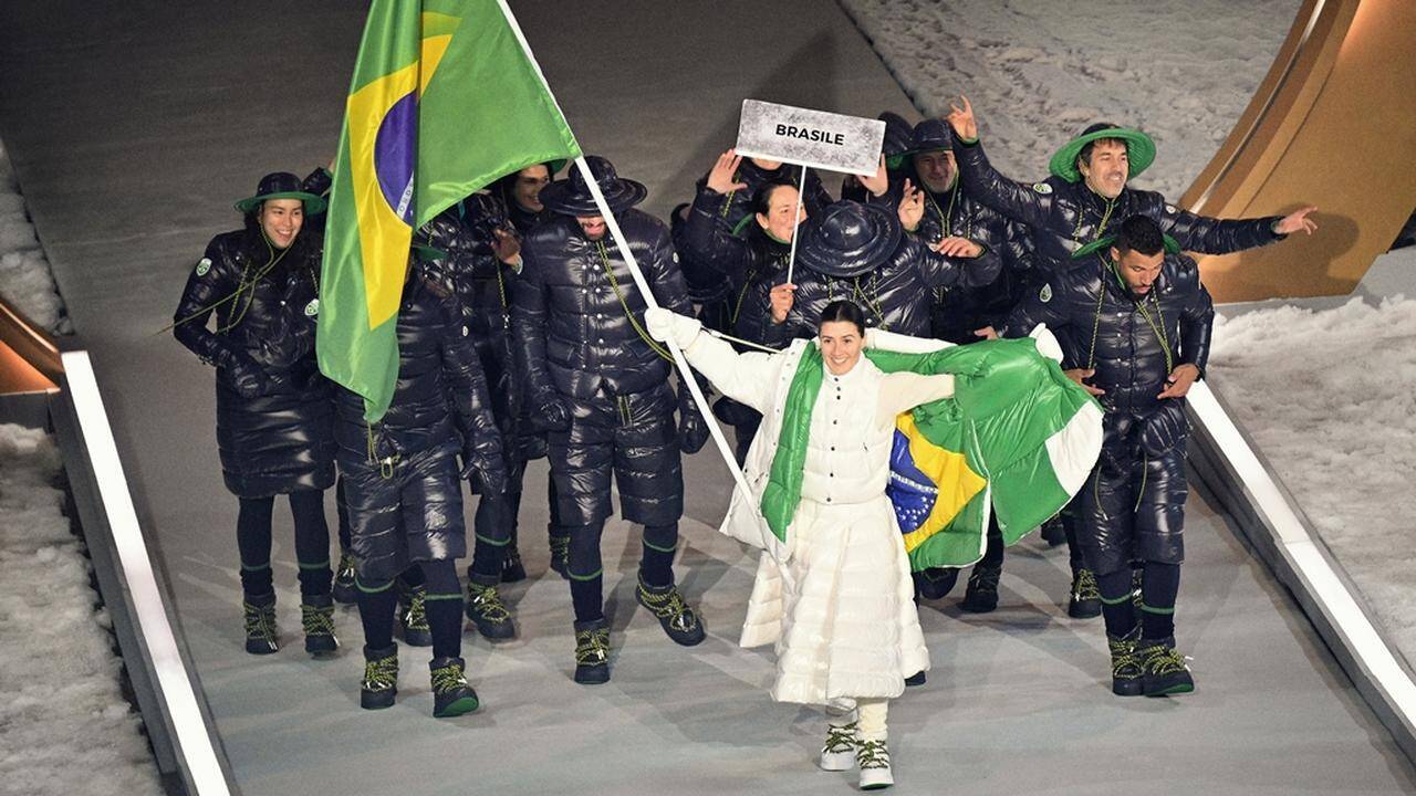 ミラノ・コルティナ冬季五輪開幕！開会式で「モンクレール」が手掛けたブラジル代表団の公式ユニフォームが話題に