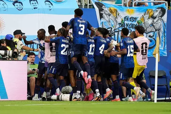 W杯の躍進で人口わずか53万人の島国に世界が殺到——Google検索"5000%増"の現実