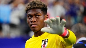 日本代表を救ったGK鈴木彩艶、W杯での活躍に現地注目 「アメリカ代表は彼を熱心に誘っていた」