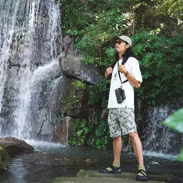 【夏のアウトドア】気負わない「Tシャツコーデ」で、大人の余暇を楽しみたい