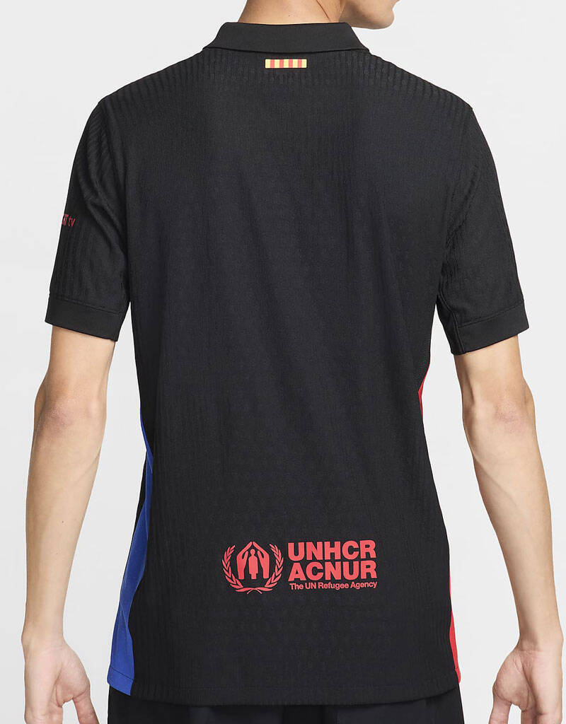 バルセロナが「近未来デザイン」の新アウェイユニフォームを発表！クラブ史上“4つ目の漆黒ユニ”に