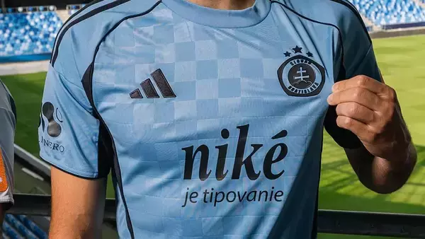 アディダスにNIKEロゴ？松岡大起が移籍のスロバキア名門、ユニフォームの“妙な違和感”が面白い