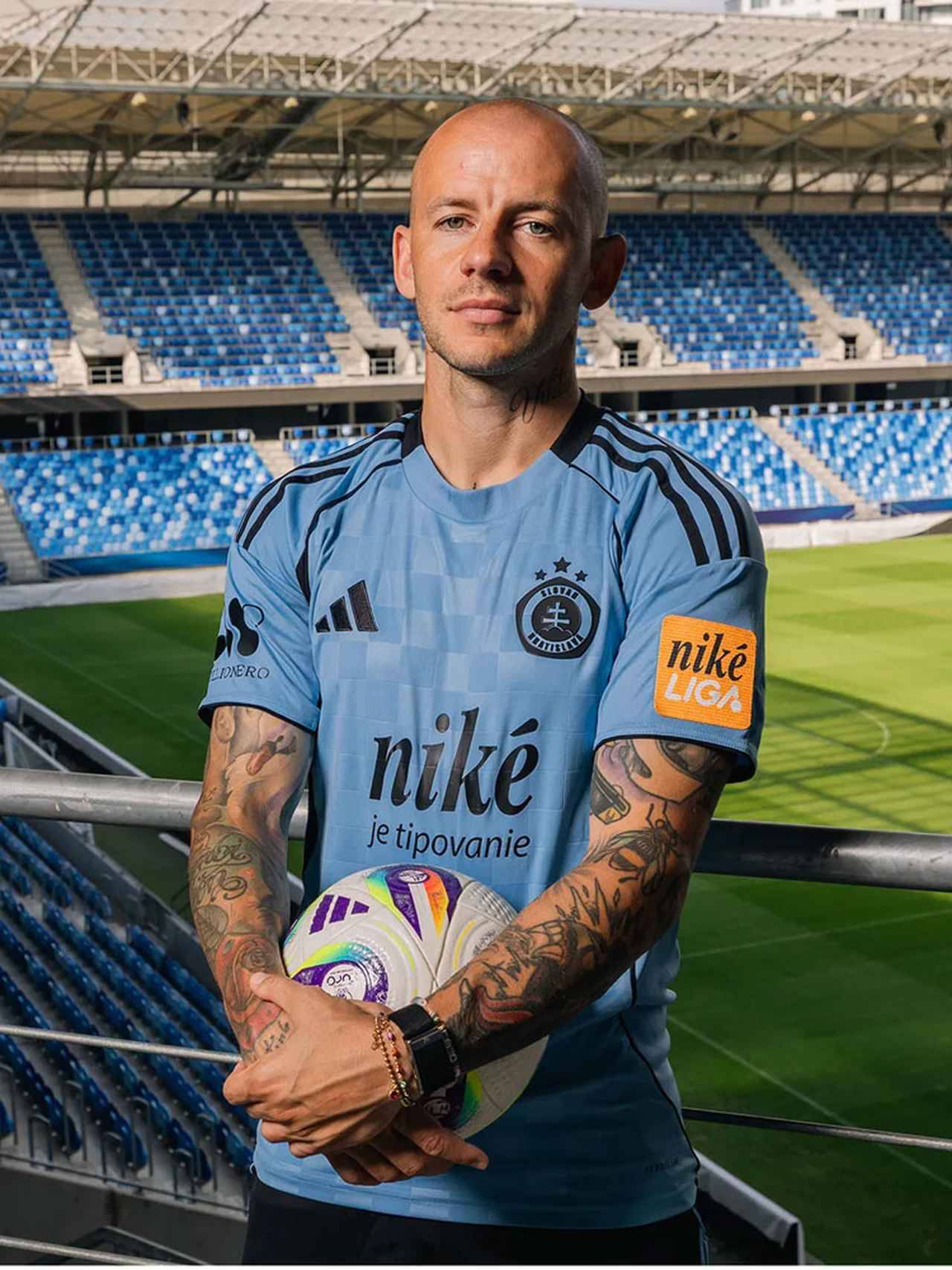 アディダスにNIKEロゴ？松岡大起が移籍のスロバキア名門、ユニフォームの“妙な違和感”が面白い