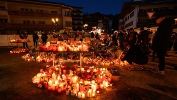 41人死亡のスイスバー火災で恋人を助けるための大火傷を負った19歳選手と22歳恋人、初めて揃って公の場に「とてもつらい経験、健康に後遺症を残した」