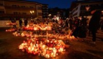 41人死亡のスイスバー火災で恋人を助けるための大火傷を負った19歳選手と22歳恋人、初めて揃って公の場に「とてもつらい経験、健康に後遺症を残した」