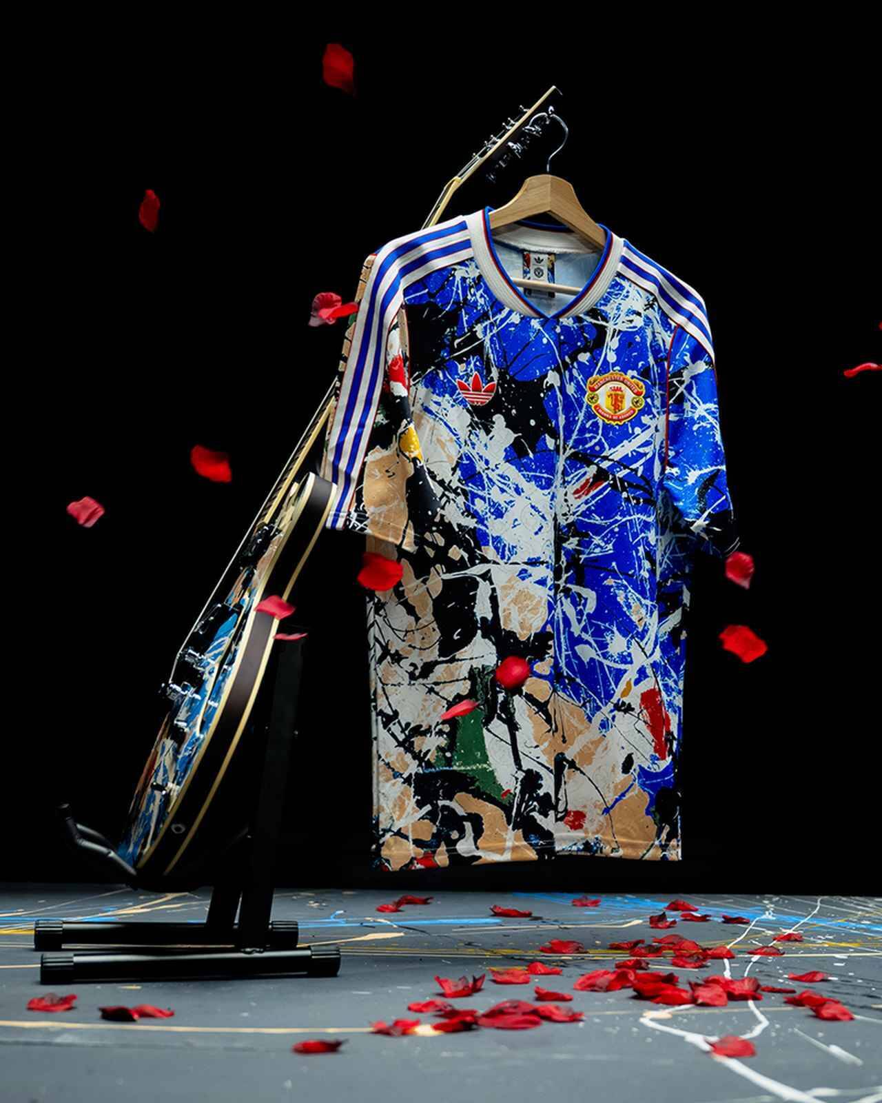 マンチェスター・ユナイテッドに「The Stone Roses」コラボ第2弾が登場！80年代“シングル曲”をデザイン