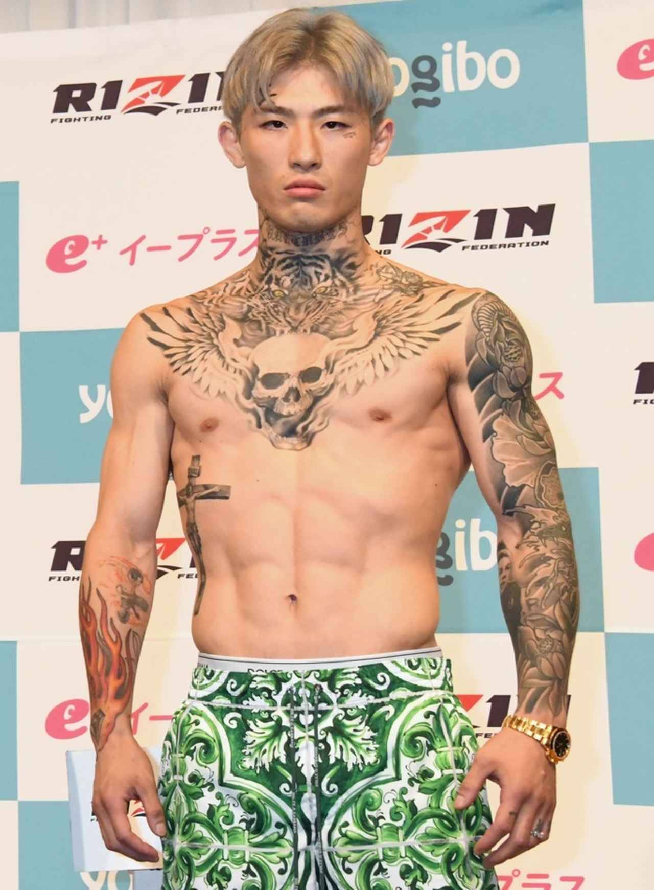 W杯で発言騒動の日本代表FW塩貝健人、顔面タトゥーの人気格闘家が惚れる！  「めっちゃ好き」「塩貝選手がいたから、W杯見た」
