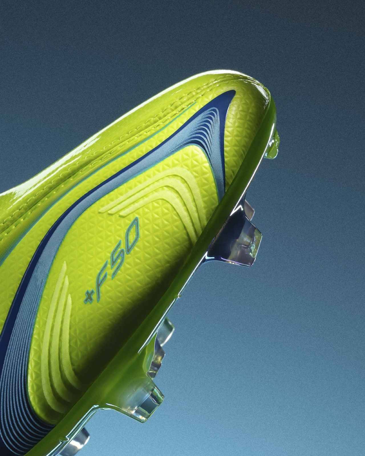 20周年で復刻のadidasサッカースパイク『F50 TUNIT』、鮮烈なNEWカラーが登場！4月9日17時発売
