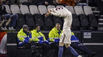 一発退場になった27歳日本人スター、海外有名記者が苦言「サッカーのファウルじゃない…日本代表で50試合も出場しているのに」