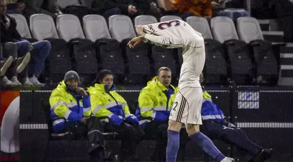 一発退場になった27歳日本人スター、海外有名記者が苦言「サッカーのファウルじゃない…日本代表で50試合も出場しているのに」