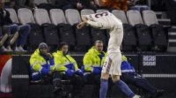 一発退場になった27歳日本人スター、海外有名記者が苦言「サッカーのファウルじゃない…日本代表で50試合も出場しているのに」