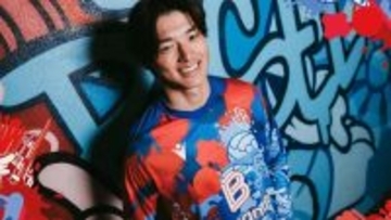 常本佳吾がモデルに！バーゼルが「ストリートアート風」のカーニバル限定ユニフォームを発表