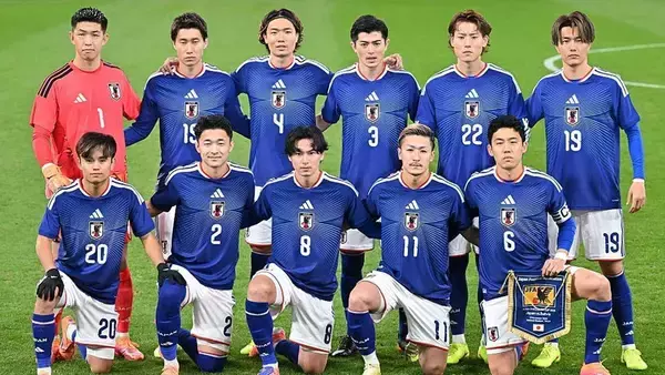 人気お菓子「ばかうけ」に“サッカー日本代表ver.”登場！味は2種類…歴代日本代表ユニフォームデザインシール付で期間限定発売