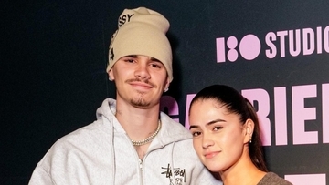 来日のベッカム次男、サッカー日本代表のユニフォームを着る！彼女とともに木村拓哉さんら愛用ブランドも着用