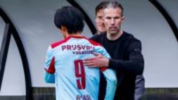 上田綺世、フェイエで23点目ゴール！「本当に信じられない…絶対に許されない」とファンペルシー監督は上田への判定に激怒