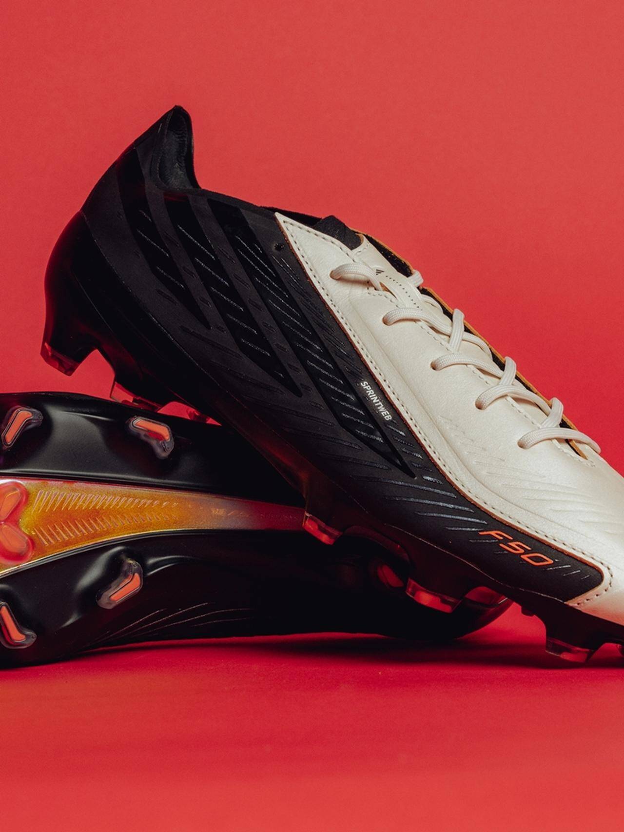 adidasの最新サッカースパイクが“レザーアッパー”に！プレミアムな新作コレクション「レザーテックパック」が登場
