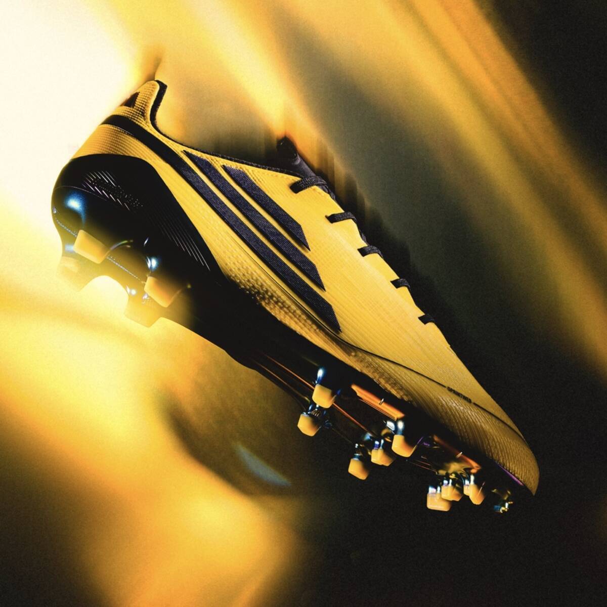 adidas、“伝説のスピードスパイク”が復刻！最新テクノロジー満載の限定 