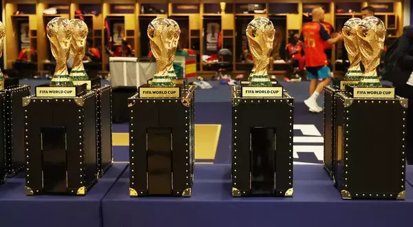 性的暴行無罪も金欠…元仏代表スター、W杯優勝レプリカトロフィーを980万円で売却 「俺のだからやりたいようにやる」