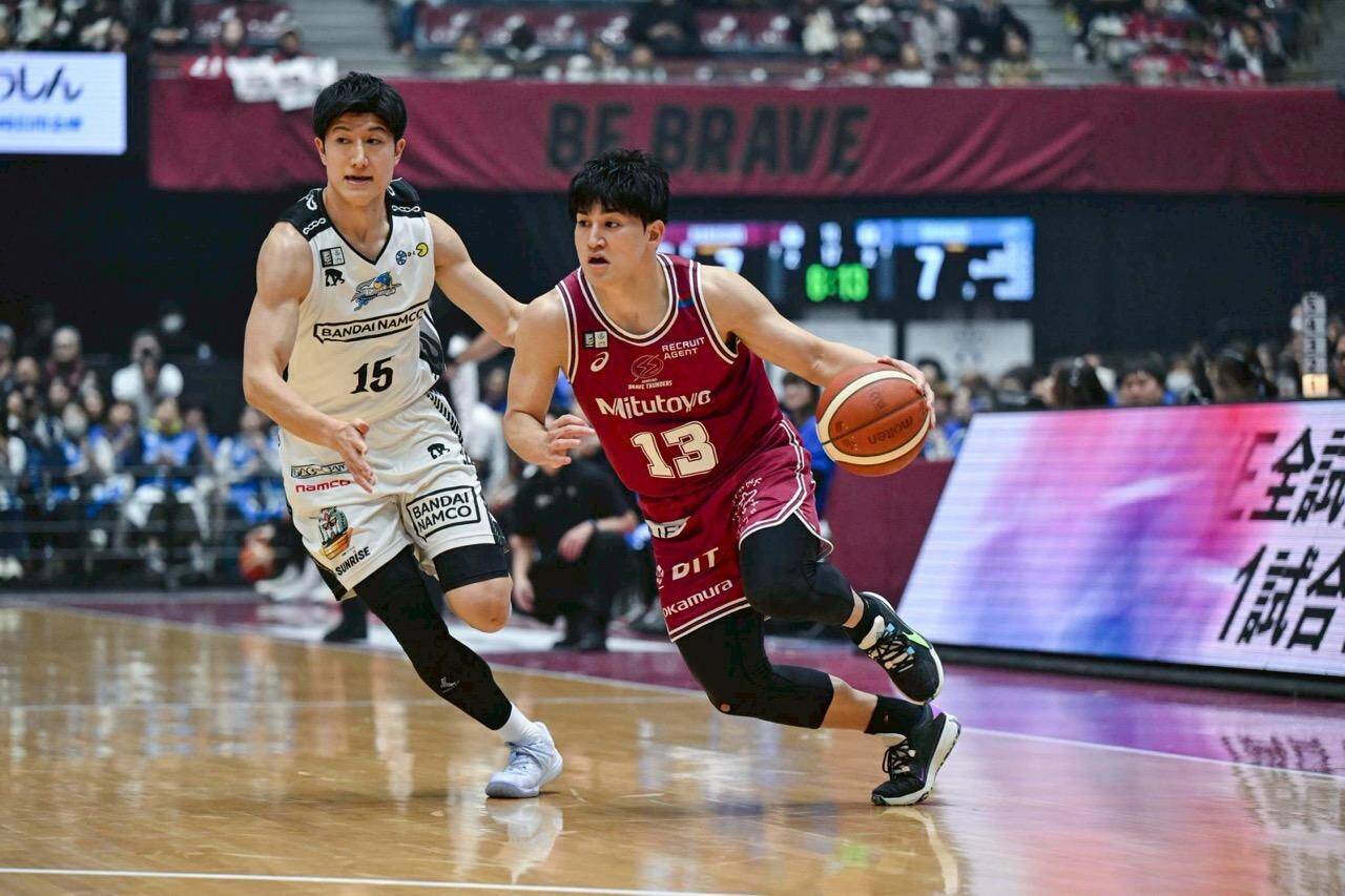 再建期の川崎がホームで貴重な勝ち星。福大大濠卒の津山尚大はウインターカップに出る後輩たちへエールも【PickUp B.LEAGUE】