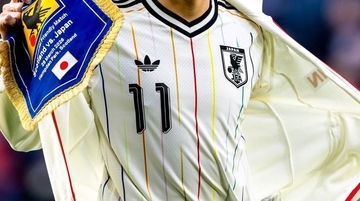 「息をのむ美しさ」爆売れのW杯日本代表アウェイユニ、世界1位の好評価！一方『4歳児が描いたのか』との声も…