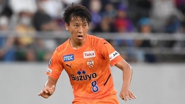 「エモーションをもたらす」「応援してるぞ！」2度目の海外に挑む日本人MF、現地のお菓子を頬張る姿が話題に