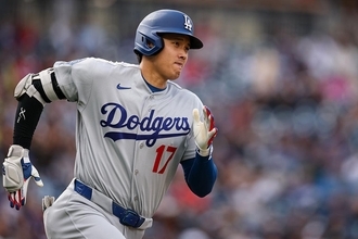 二塁手が大谷翔平を追い回し、さらに一塁を踏んだ――ドジャースの逆転を封じた珍プレーの正体