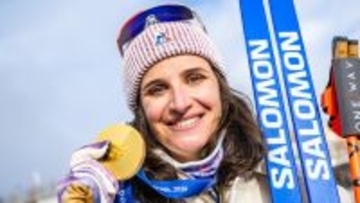 2026年冬季五輪、代表同僚への詐欺事件で有罪判決の29歳仏女子選手が金メダル…優勝後の『黙れポーズ』を説明